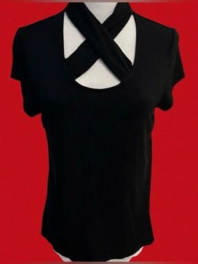 Cable & Gauge Black Cross-Neck Short Sleeve Tee